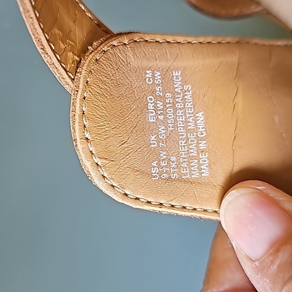 Hush puppies‎ women's sandles. Tan leather.  Clean. 9.5 - Picture 10 of 10